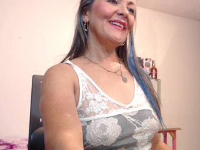 Capturas de tela de transmissão SquirtNstyGrl