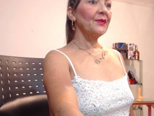 Capturas de tela de transmissão SquirtNstyGrl