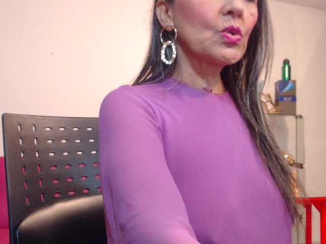 Capturas de tela de transmissão SquirtNstyGrl