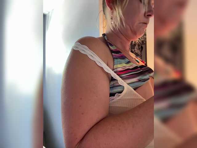 Capturas de tela de transmissão BustedKnuckleSlut