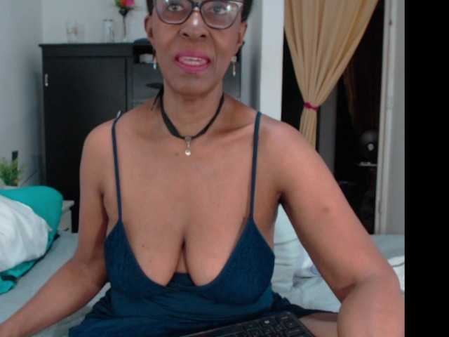 Capturas de tela de transmissão ebonymilf