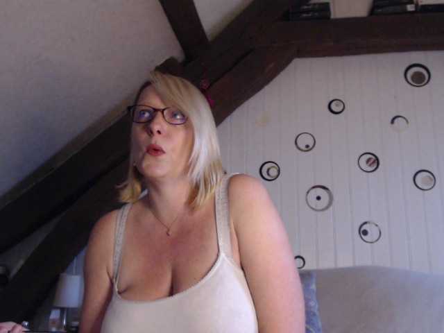 Capturas de tela de transmissão EleannaRose