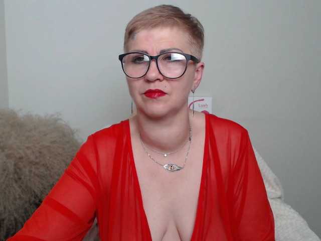 Fotos ElenaQweenn hello guys! i am new here, support my first day!11 if you like me,20 c2c,25 spank my ass,45 flash tits,66 flash pussy,100 get naked,150 pussyplay,250 toyplay!