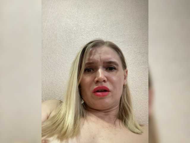 Capturas de tela de transmissão Milka_Milf