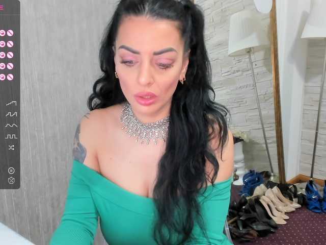 Fotos ElisaBaxter Hot MILF!!Ready for some fun ? @lush ! ! Make me WET with your TIPS !#brunette #milf #bigtits #bigass #squirt #cumshow #mommy @lovense #mommy #teen #greeneyes #DP #mom