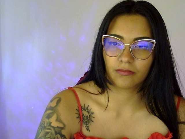 Capturas de tela de transmissão EmaKhalifa