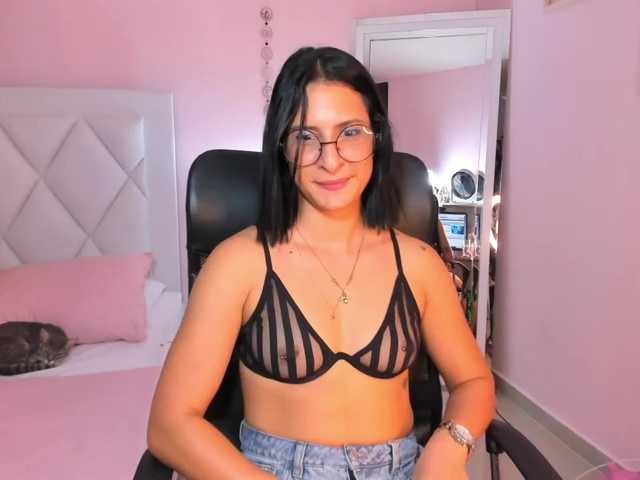 Fotos EMIILYJAMESS roll dice for hot prizes / make me vibe♥ #fit #bigass #squirt #anal #muscle #feet #company #lovense #fumadoras #Weed #drink #latina #pelinegras #tetasnormales