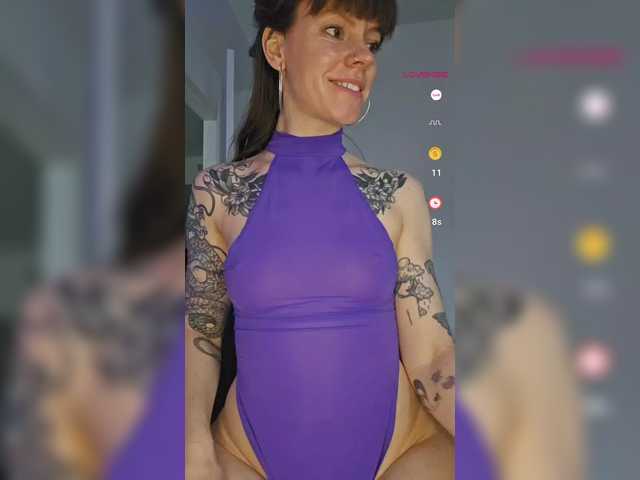 Capturas de tela de transmissão EmilieEdelana