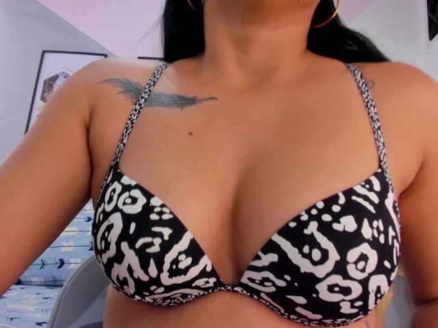 Capturas de tela de transmissão EmilyHot