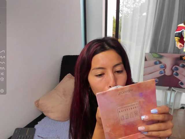 Capturas de tela de transmissão Emmily-21