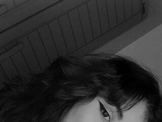 Chat de vídeo erótico Emyli-rousse-