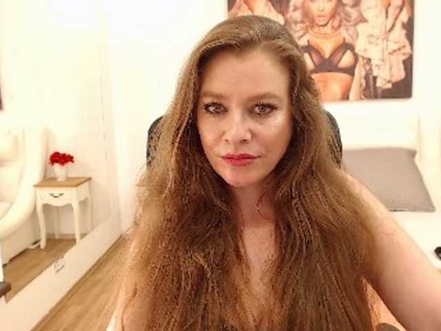 Fotos ErikaSimpson flash tits100,flash pussy 150,flash ass 150,play whit pussy 300,all naked 500,play all naked 800 open cam 50tkn.