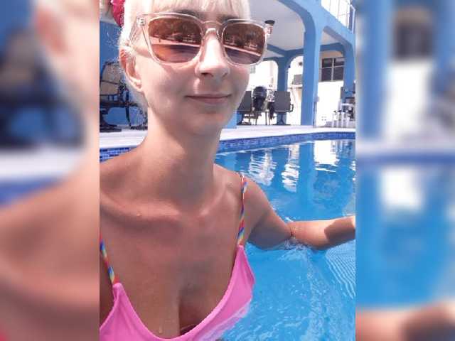 Fotos FriskyKat 1 token- kiss, 10 tokens- PM, 100 tokens- flash. @remain nude swimming at goal Should I cum on the water jet? I'm lonely on vacation keep me cumpany.