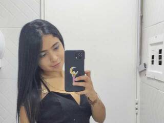 Chat de vídeo erótico HelenaCyrus