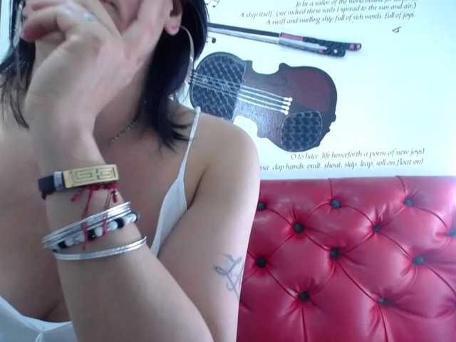 Capturas de tela de transmissão HornyMilff