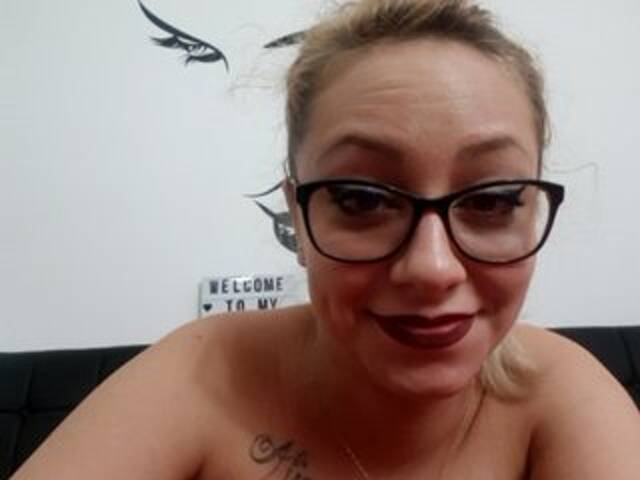 Capturas de tela de transmissão HotAnnie1997