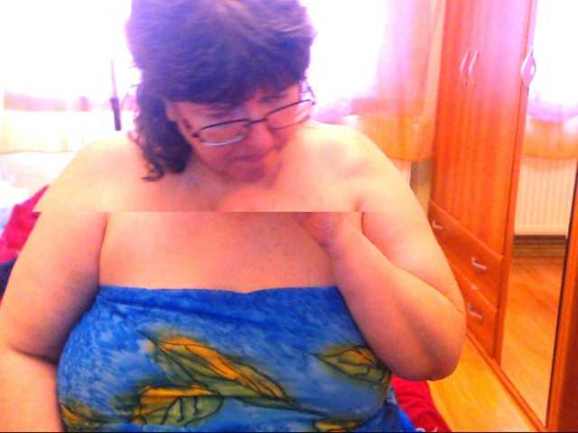 Capturas de tela de transmissão HugeTitsXXX