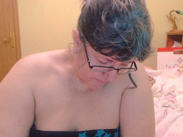 Capturas de tela de transmissão HugeTitsXXX