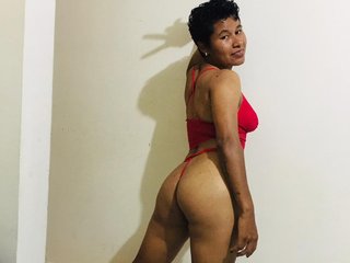Chat de vídeo erótico IndiraJoness