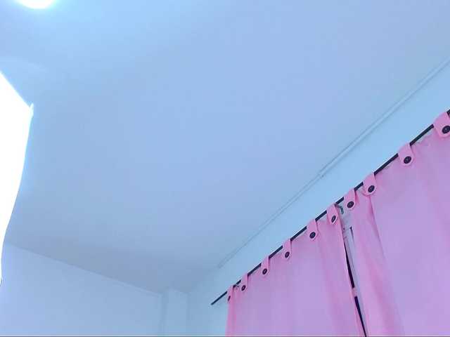 Capturas de tela de transmissão IsaPetite1