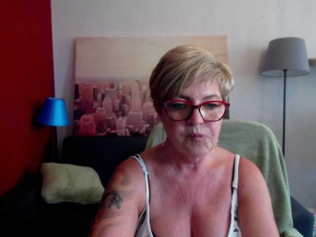 Capturas de tela de transmissão julieamberx