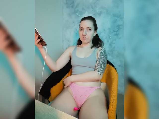 Capturas de tela de transmissão KARINA-SEY