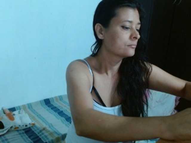 Capturas de tela de transmissão KARINAMILF1
