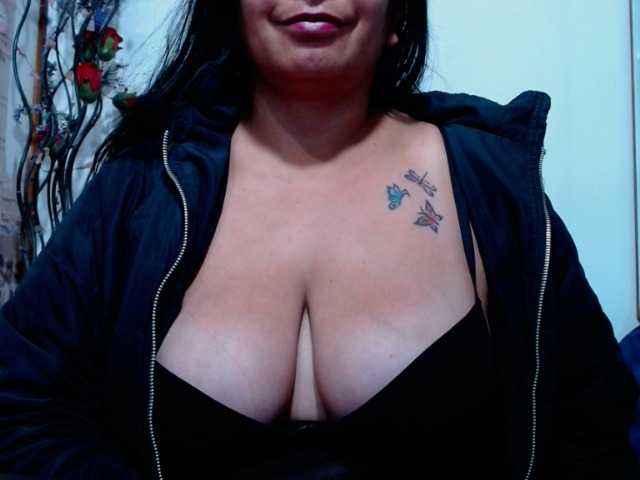 Capturas de tela de transmissão KattaHorny