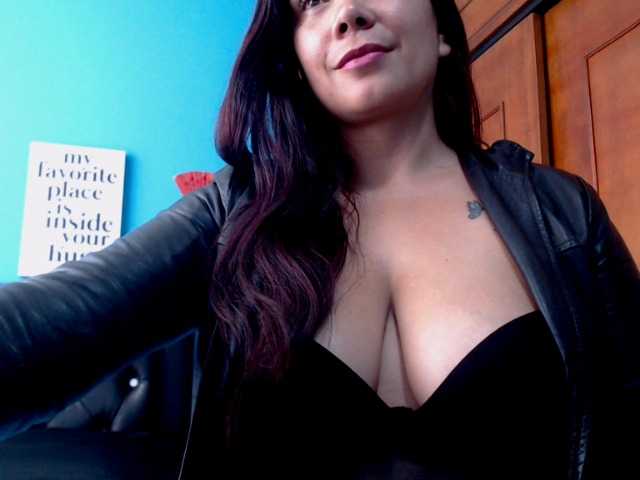 Capturas de tela de transmissão KattaHorny