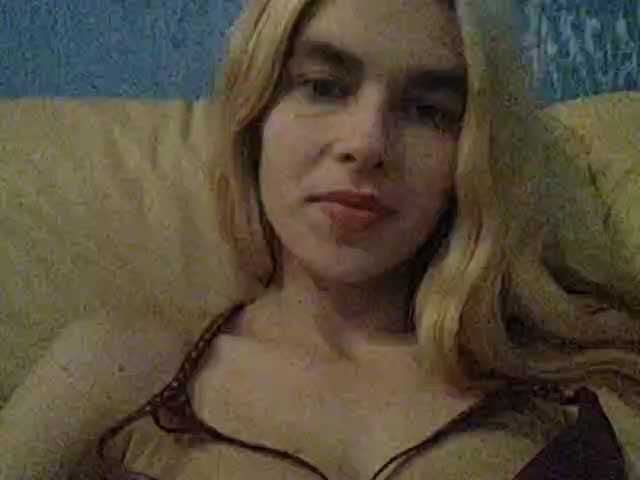 Capturas de tela de transmissão KelliQCherry