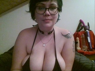 Fotos KendraCam HUGE TITS!! Smoking curvy geeky gamer girl! (ENG/NL/FR)