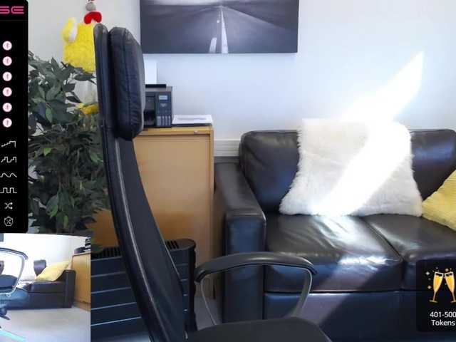 Fotos KristinaKesh At the office! Lovense Ferri and LUSH ON! Privats welcome!!! Lovense reacting from 3 tok. 99 tok single tip before privat.