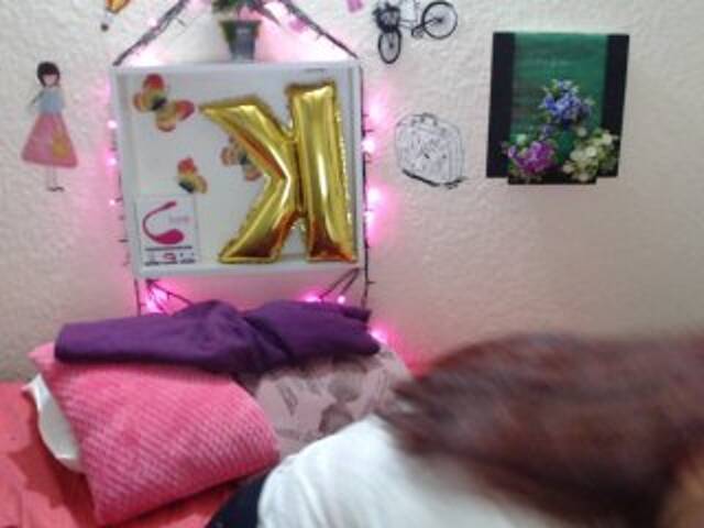 Capturas de tela de transmissão KylieDaniiels