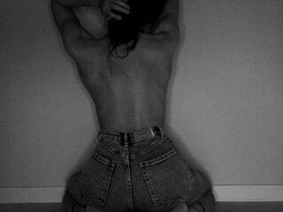 Chat de vídeo erótico L-o-l-ita