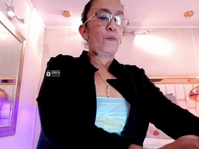 Fotos Madame_DianaKatherine MATURE WOMEN READY TO FUCK HARD & SQUIRT! Just @remain tokens left to SQUIRT MY PUSSY! Let's do it together, daddy!
