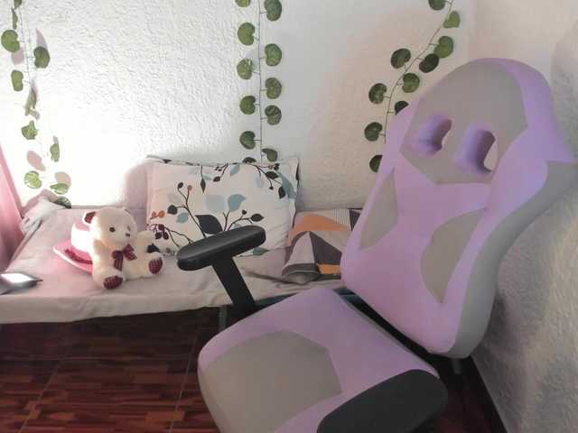 Capturas de tela de transmissão LAINA_TAY