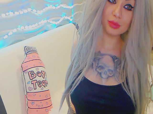 Capturas de tela de transmissão Monster_Doll