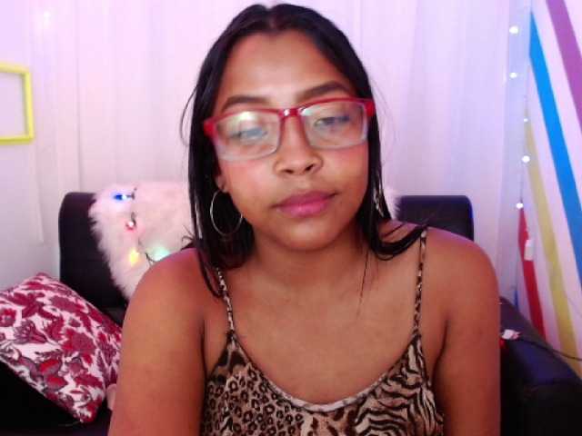 Capturas de tela de transmissão Laura-Cherry
