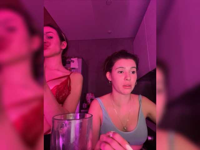 Capturas de tela de transmissão LikaVika