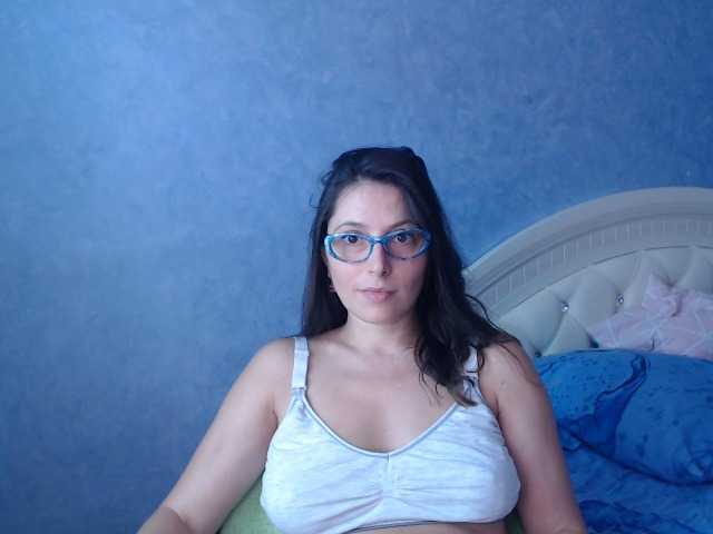 Fotos LisaSweet23 hi boys welcome to my room to chat and for hot body to see naked in private))