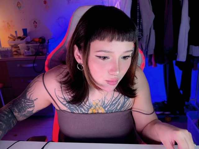 Capturas de tela de transmissão littlewetgirl