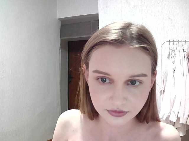Welcome to my chat room! Feel free to say hi 😊