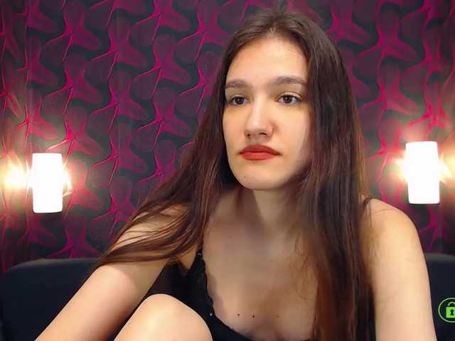 Fotos LovelyLILYA Hey! I'm new here! Let's get the party started! #new #domi #lovense #oil #naked #feet