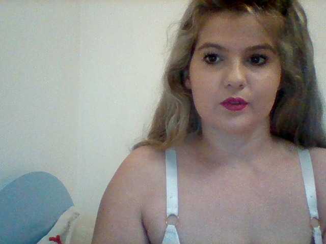 Capturas de tela de transmissão LovelyMaya4U