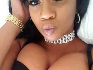 Chat de vídeo erótico LovelyMiaB