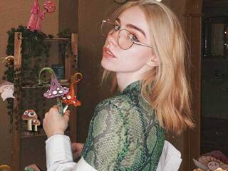 Chat de vídeo erótico LucyVirgin