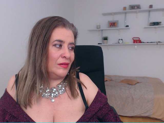 Fotos MarissaSerano Hi guys, here are the most gorgeous natural huge breasts waiting for you 50 tokens