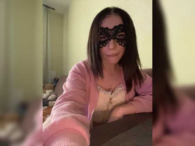 Fotos TwE_cherries topic: Hello there) For tokens in private messages, I can only say thank you, tokens only in the general chat) Lovens lvl: 2, 10, 30, 60, 100, 200, 300, 555 ) I do not remove the mask even in private, only beautiful eyes)