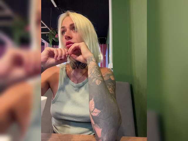 Capturas de tela de transmissão Lil_Lu