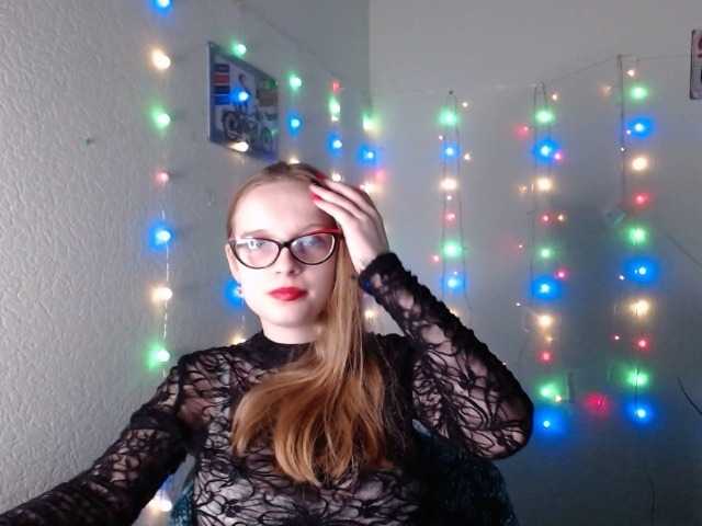 Fotos MamaMiaQ Hi guys! glad to see everyone on my broadcast! love to communicate and play different games! Play with me I'm bored. Please help with the tokens.